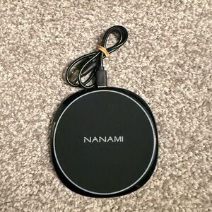 Nanami Black Wireless Charging Pad
